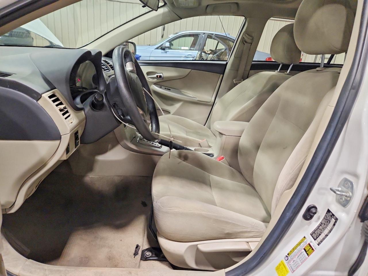 2013 Toyota Corolla Le White vin: 2T1BU4EE8DC918924