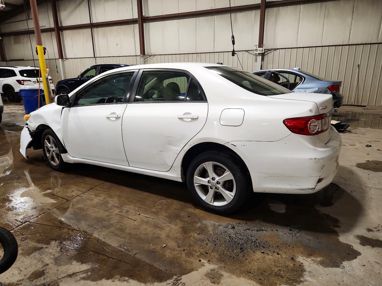 2013 Toyota Corolla Le White vin: 2T1BU4EE8DC918924