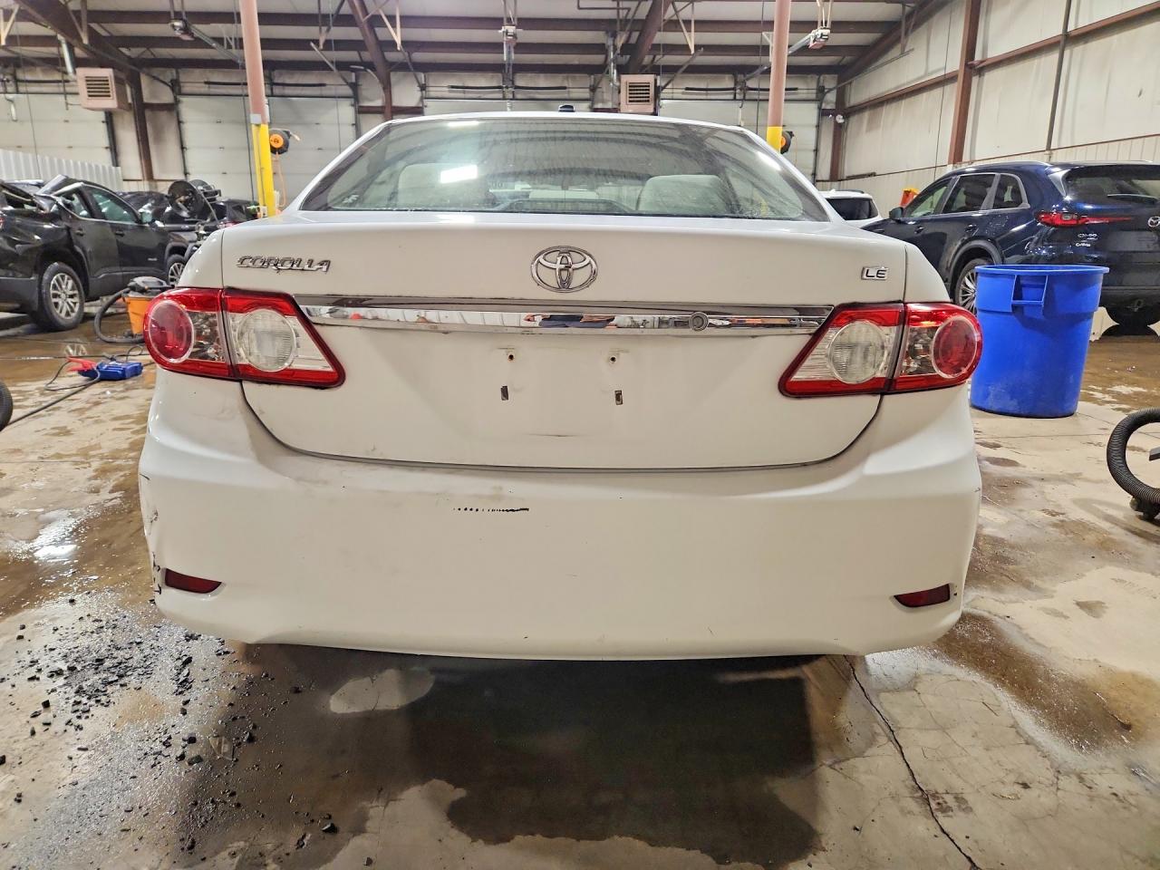 2013 Toyota Corolla Le White vin: 2T1BU4EE8DC918924