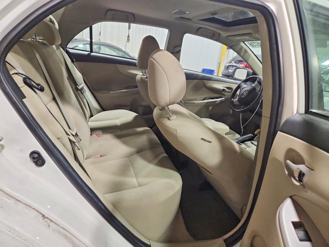2013 Toyota Corolla Le White vin: 2T1BU4EE8DC918924