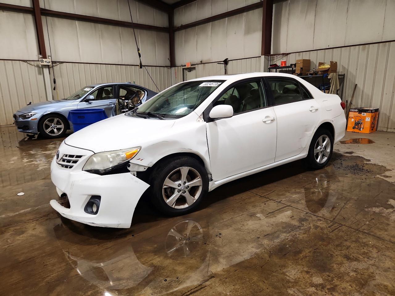2013 Toyota Corolla Le White vin: 2T1BU4EE8DC918924