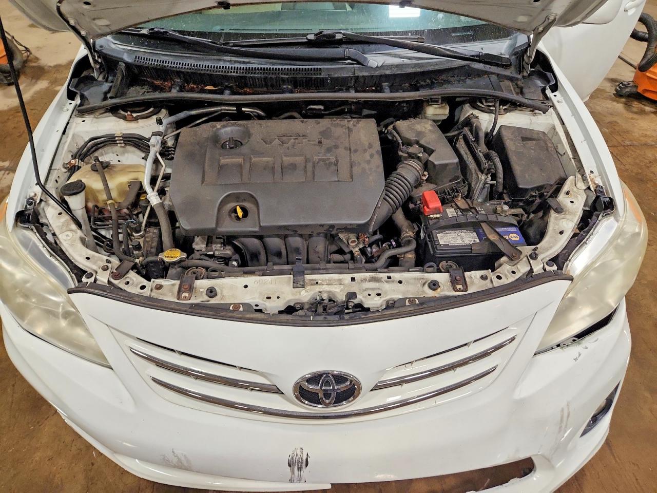 2013 Toyota Corolla Le White vin: 2T1BU4EE8DC918924