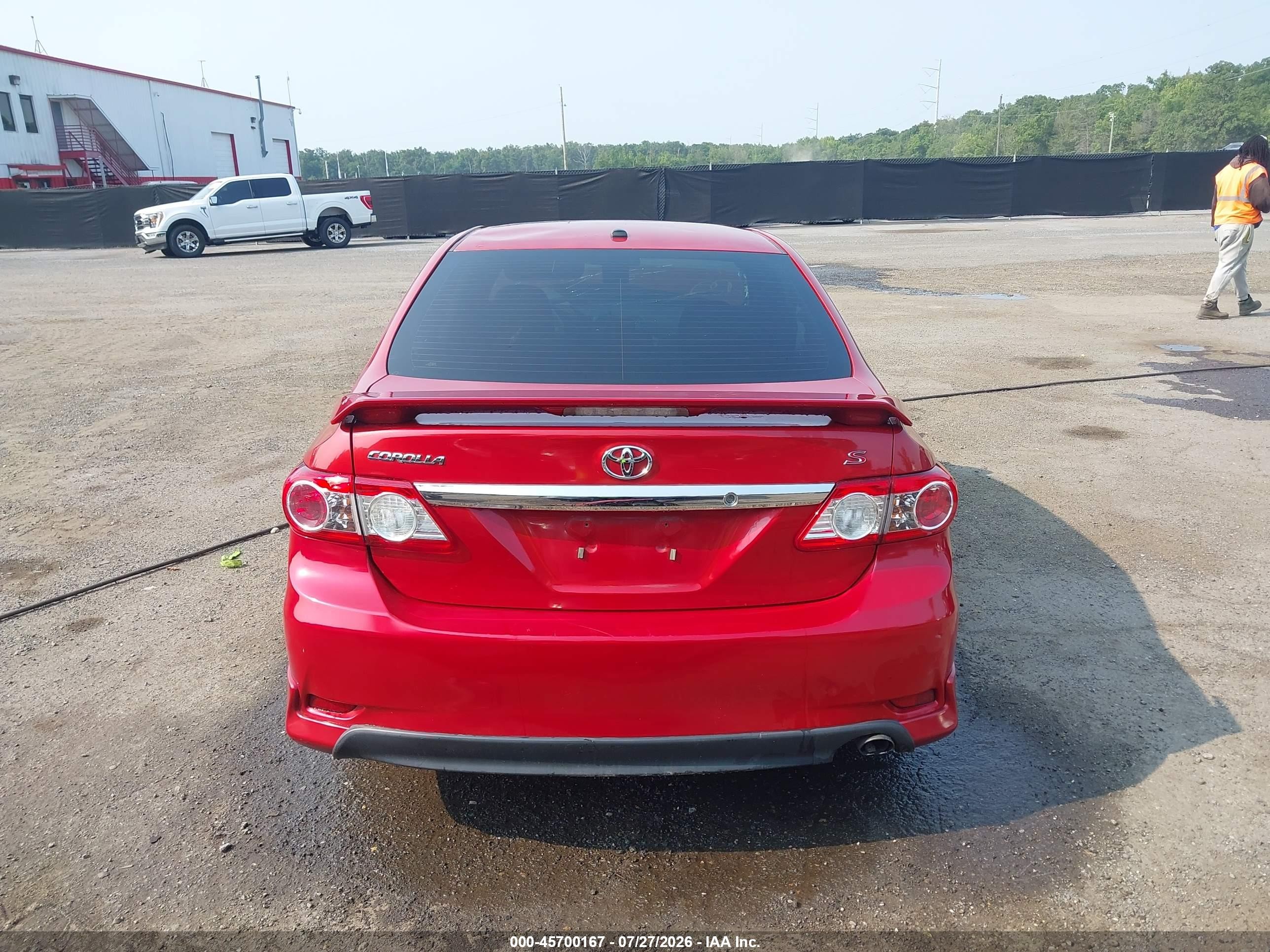 2013 Toyota Corolla S Красный vin: 2T1BU4EE8DC937473