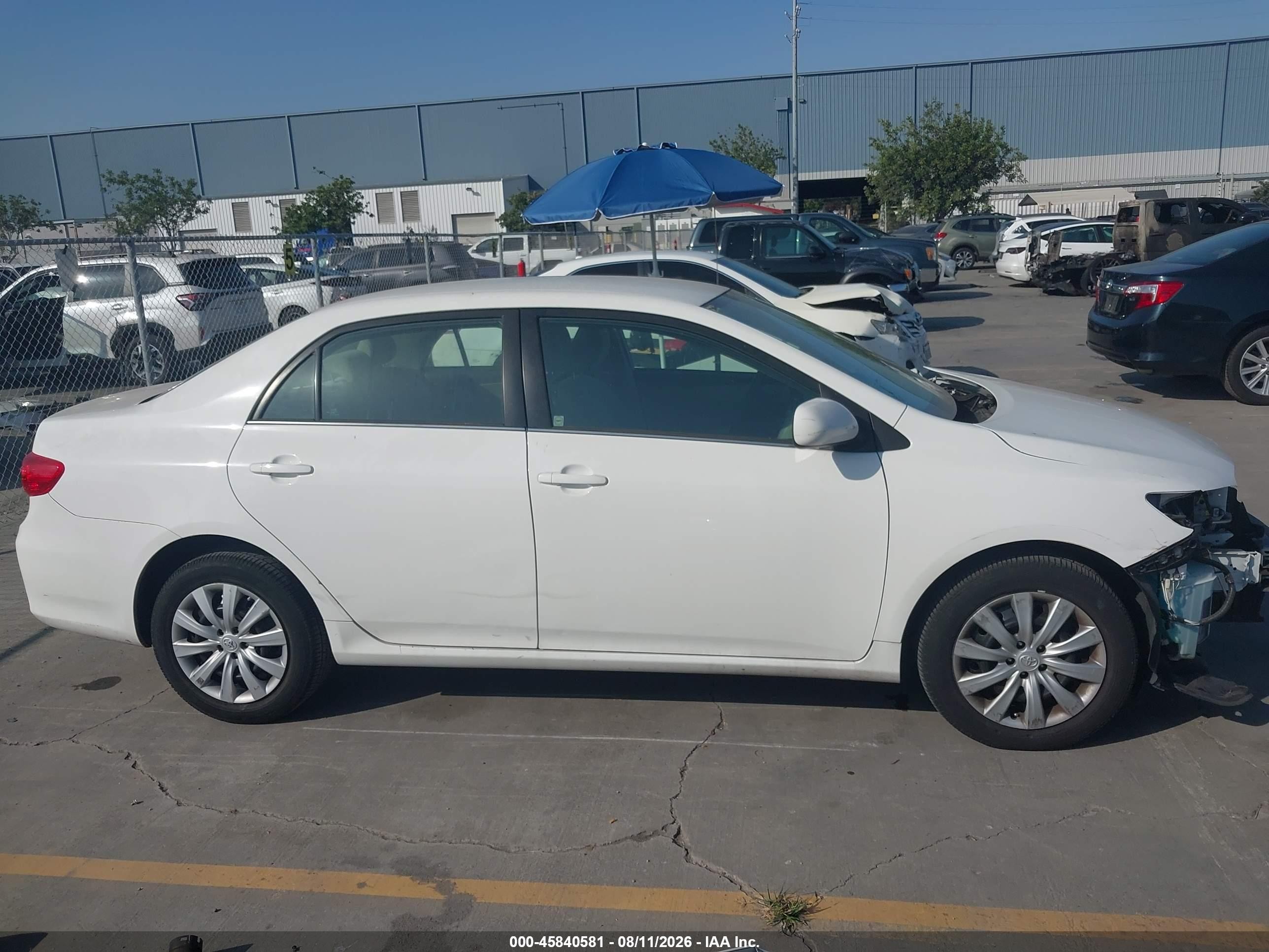 2013 Toyota Corolla Le White vin: 2T1BU4EE8DC954516
