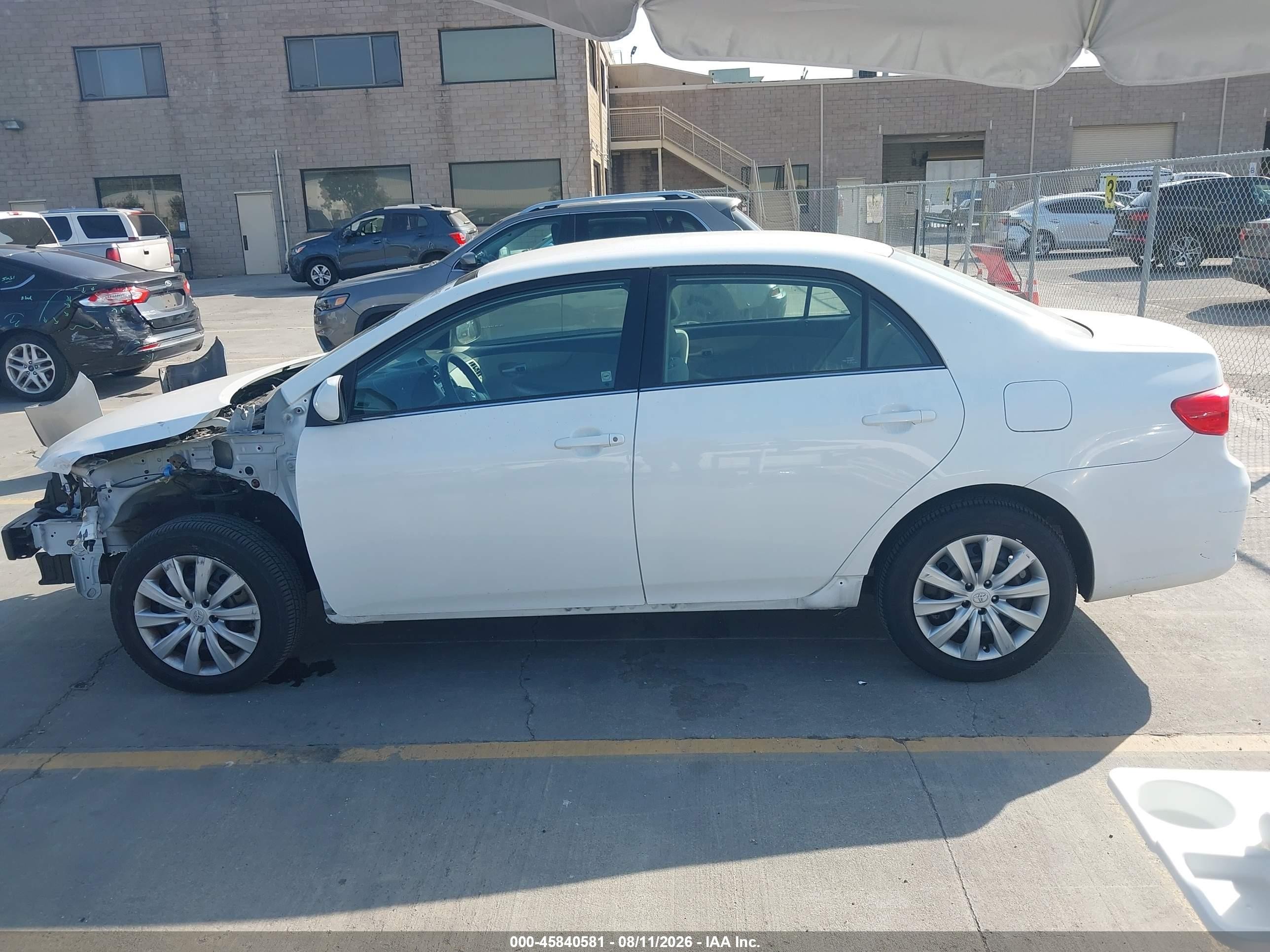 2013 Toyota Corolla Le White vin: 2T1BU4EE8DC954516