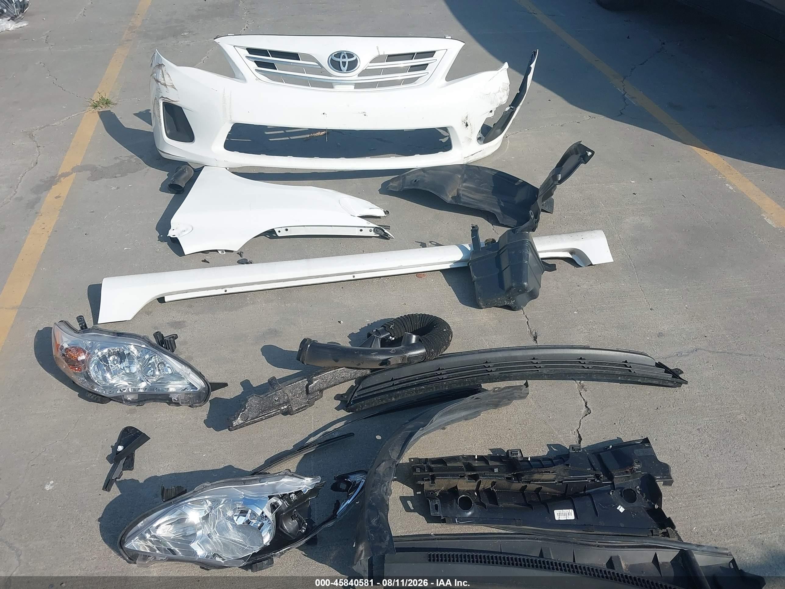 2013 Toyota Corolla Le White vin: 2T1BU4EE8DC954516