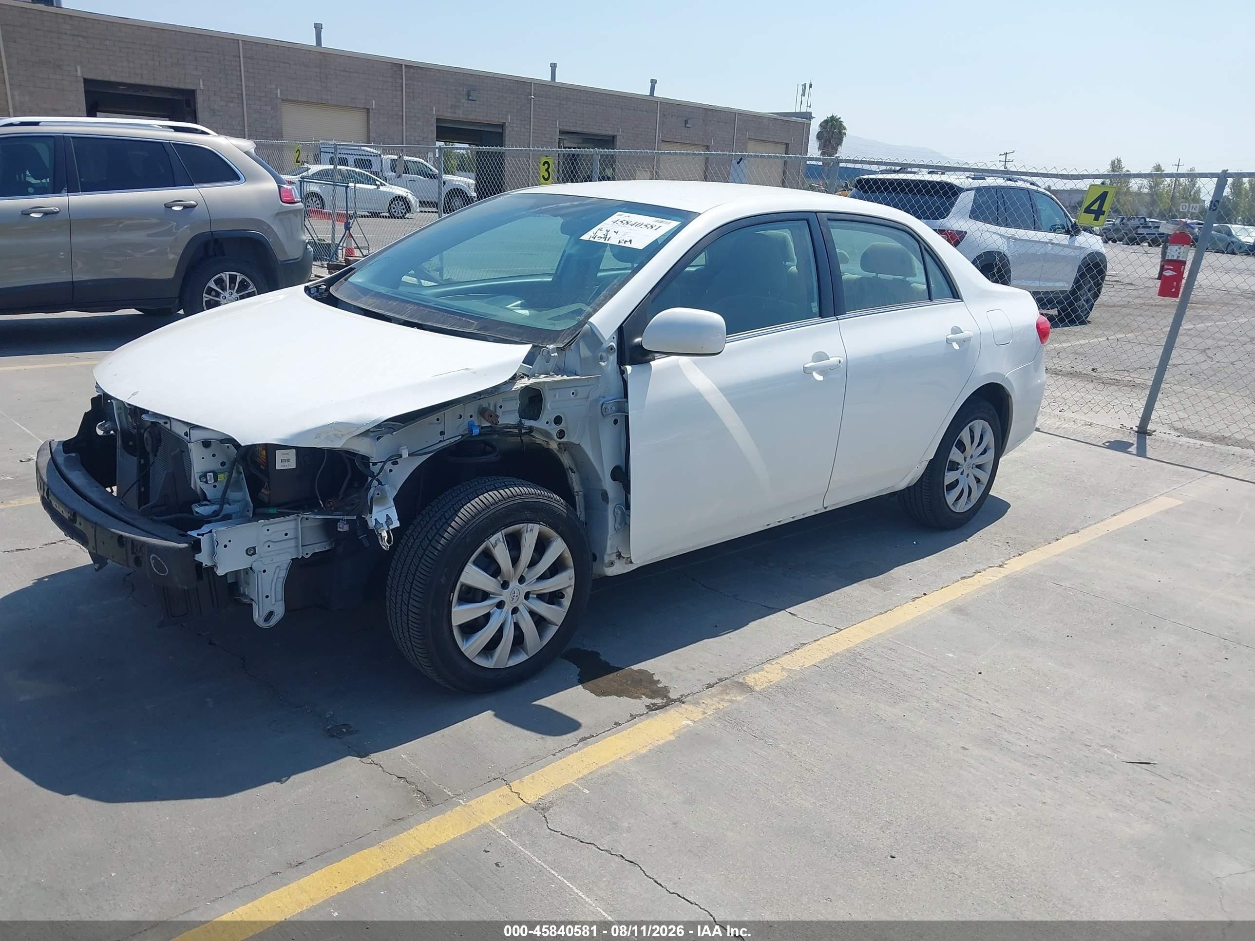 2013 Toyota Corolla Le White vin: 2T1BU4EE8DC954516