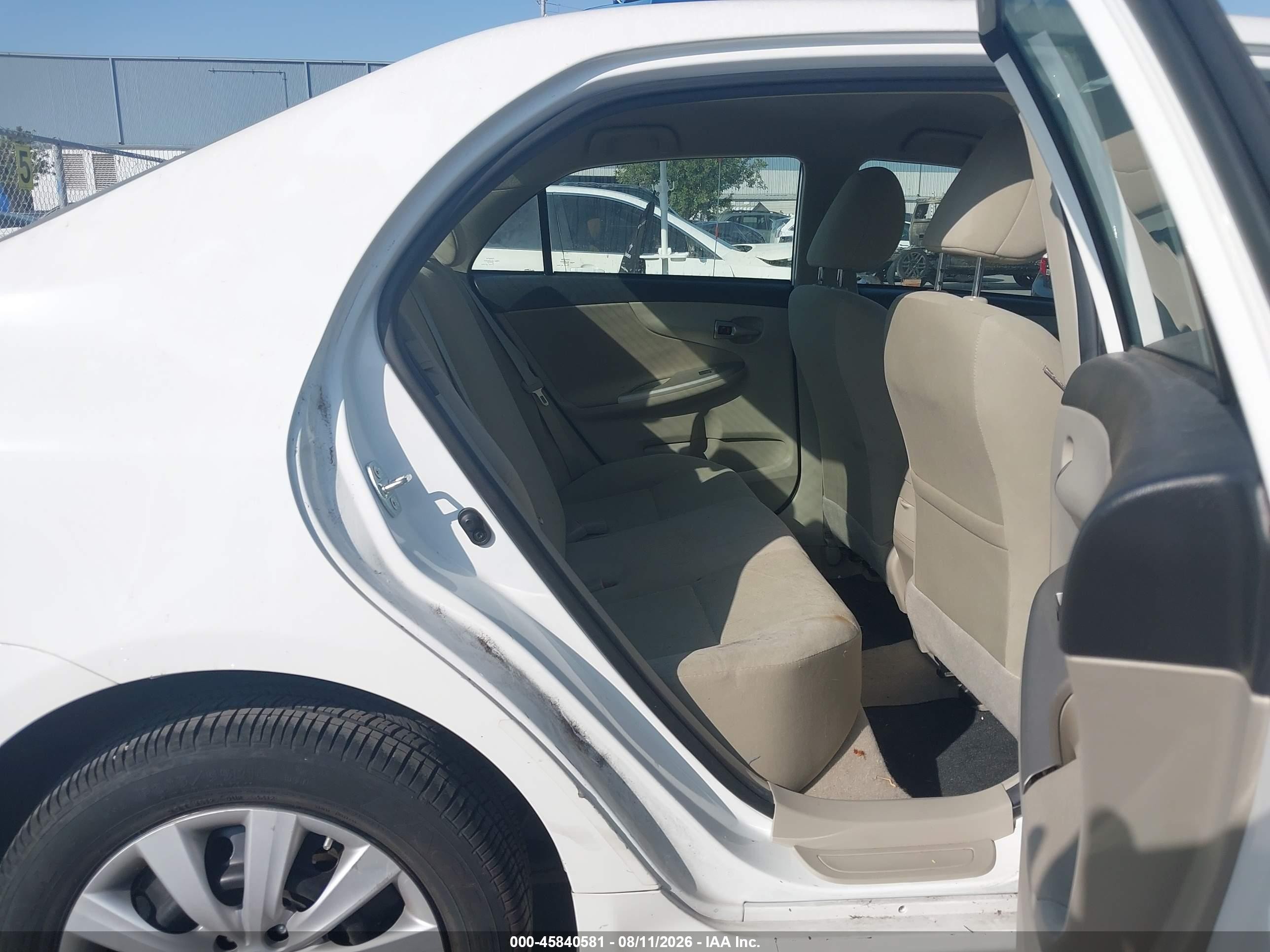 2013 Toyota Corolla Le White vin: 2T1BU4EE8DC954516