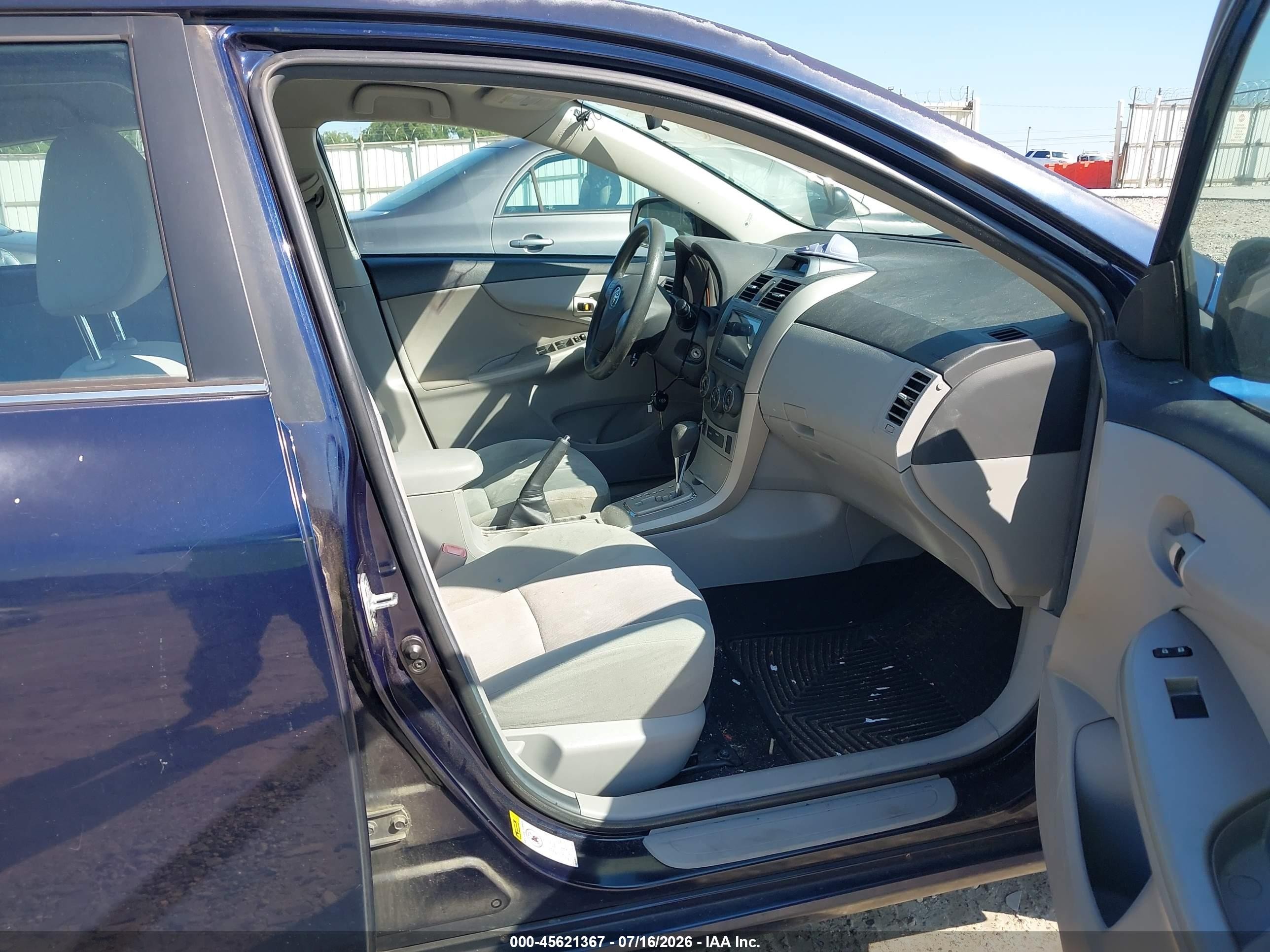 2013 Toyota Corolla Le Dark Blue vin: 2T1BU4EE8DC961921