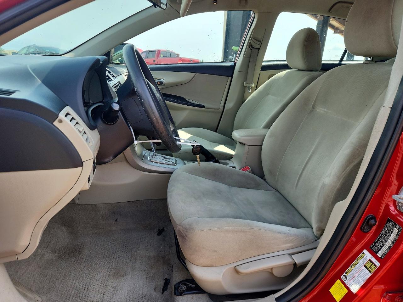 2013 Toyota Corolla Le Red vin: 2T1BU4EE8DC988729
