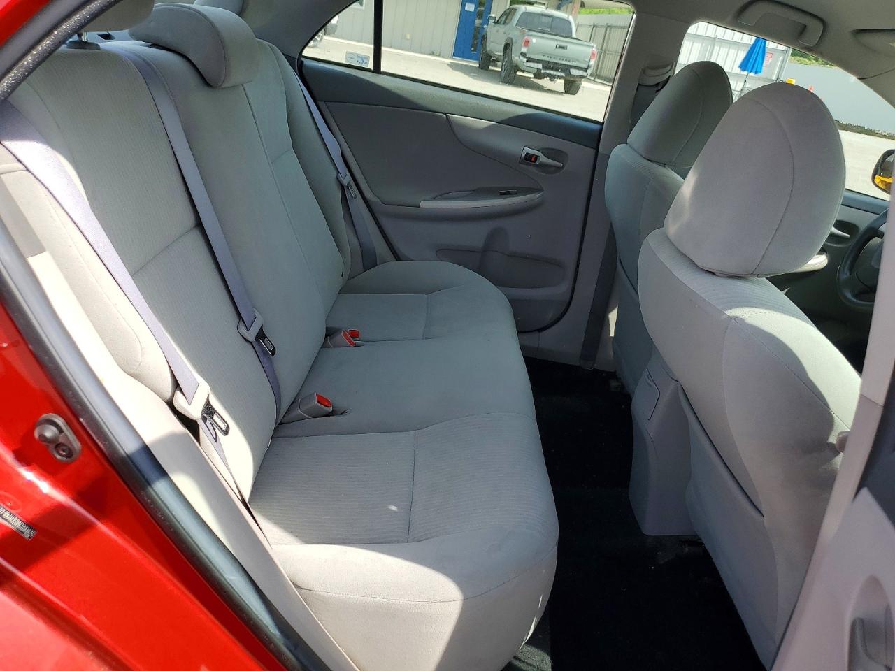 2010 Toyota Corolla Le Red vin: 2T1BU4EE9AC260476