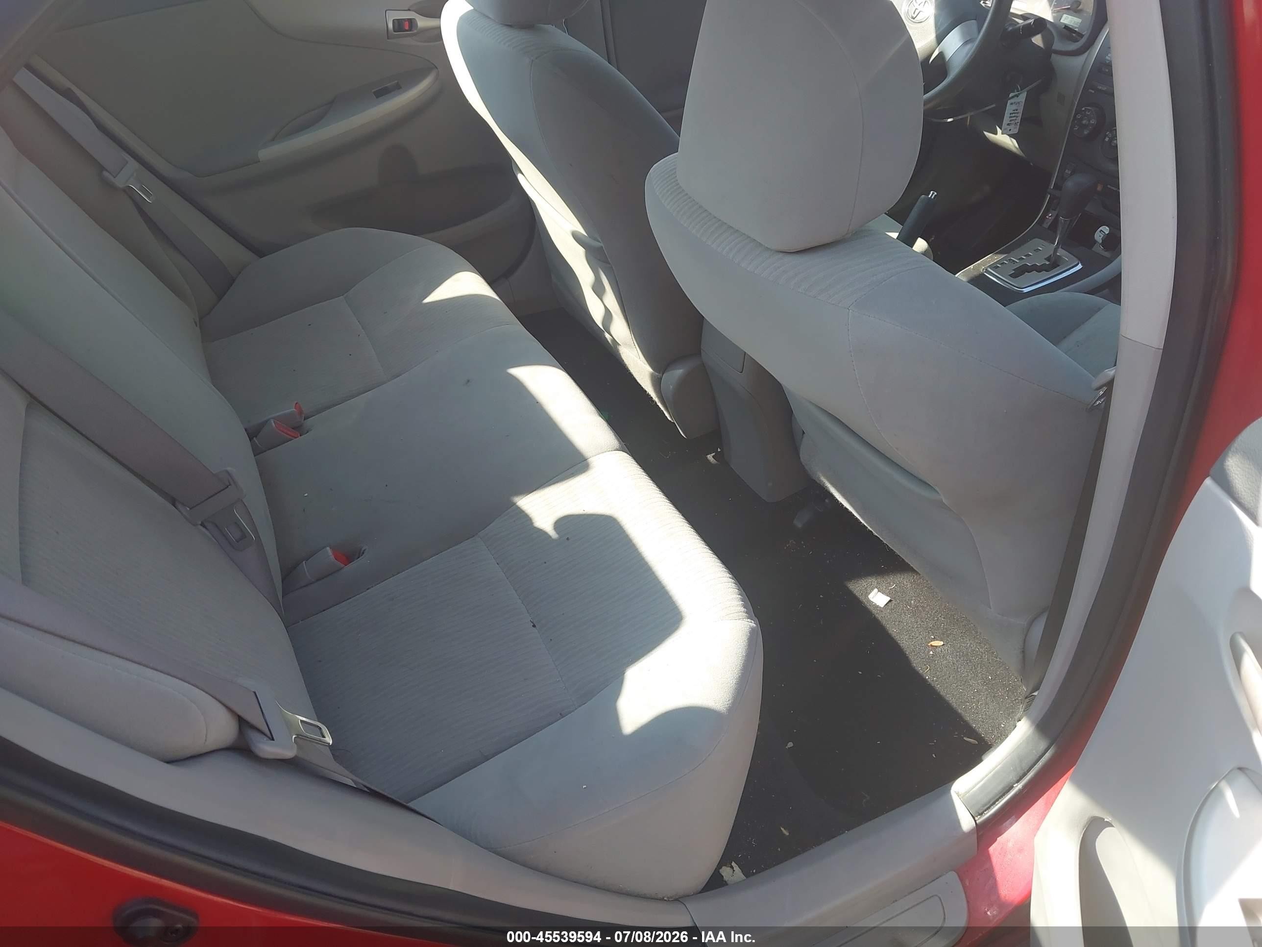 2010 Toyota Corolla Le Red vin: 2T1BU4EE9AC303844