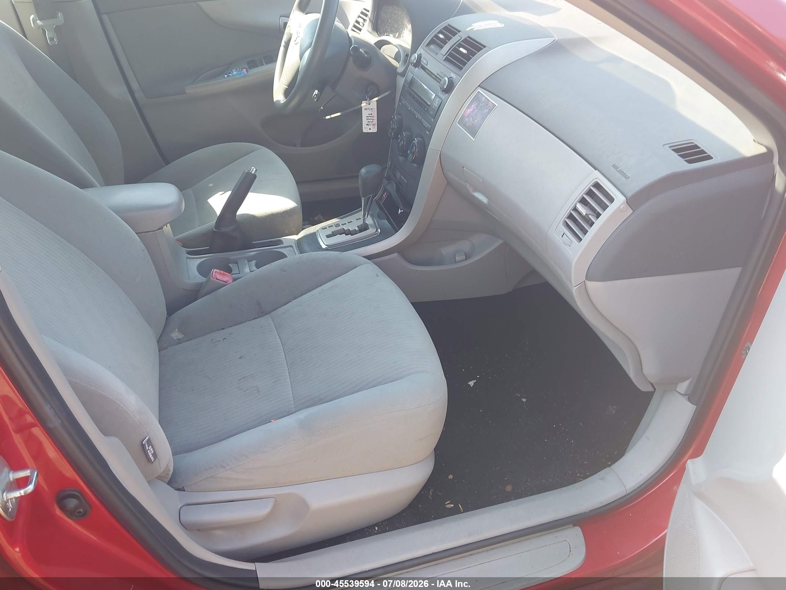 2010 Toyota Corolla Le Red vin: 2T1BU4EE9AC303844