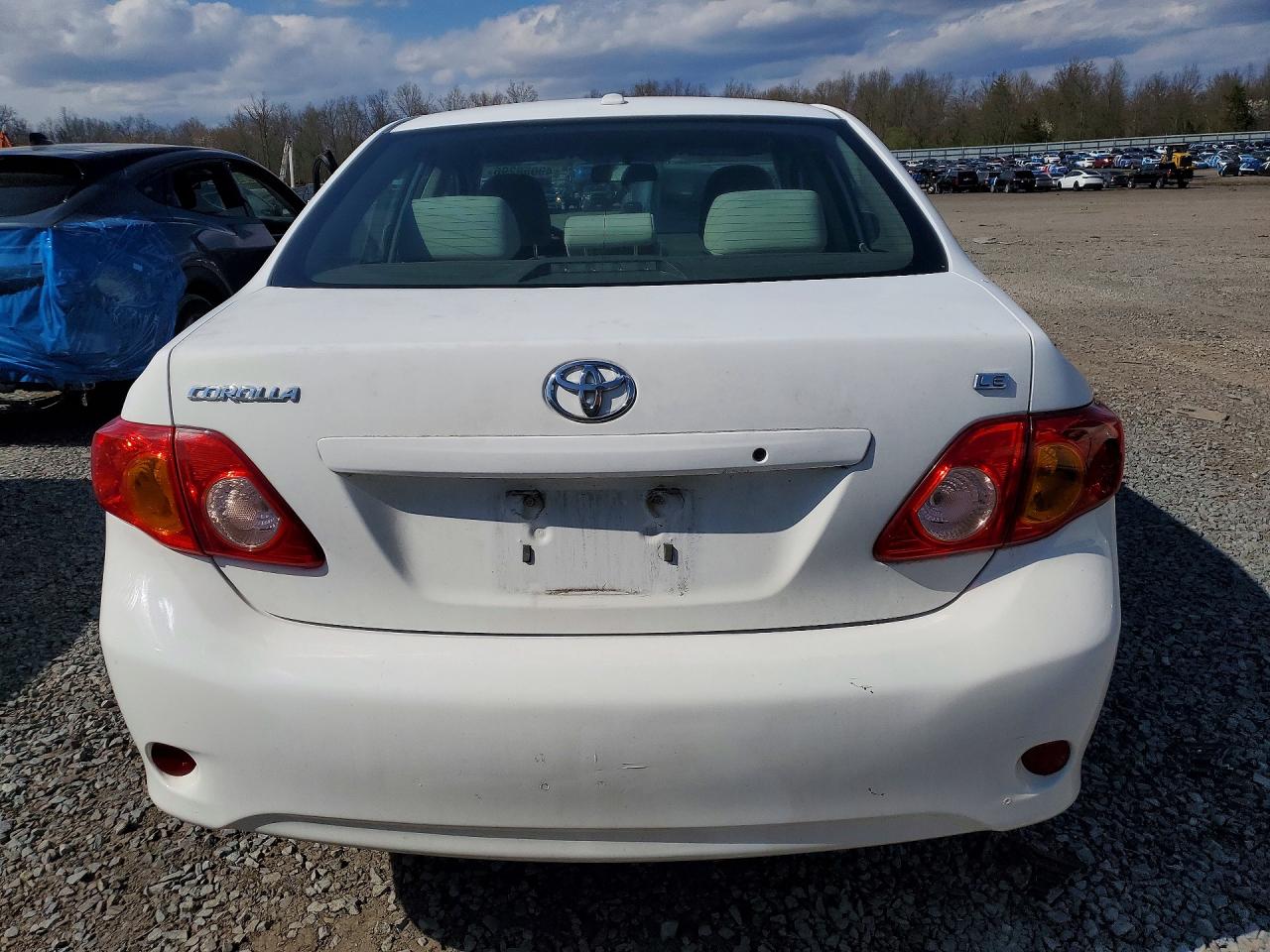 2010 Toyota Corolla Le Белый vin: 2T1BU4EE9AC305352