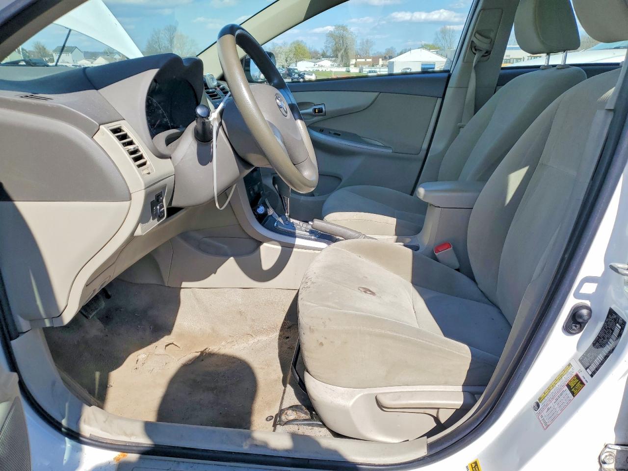 2010 Toyota Corolla Le Белый vin: 2T1BU4EE9AC305352