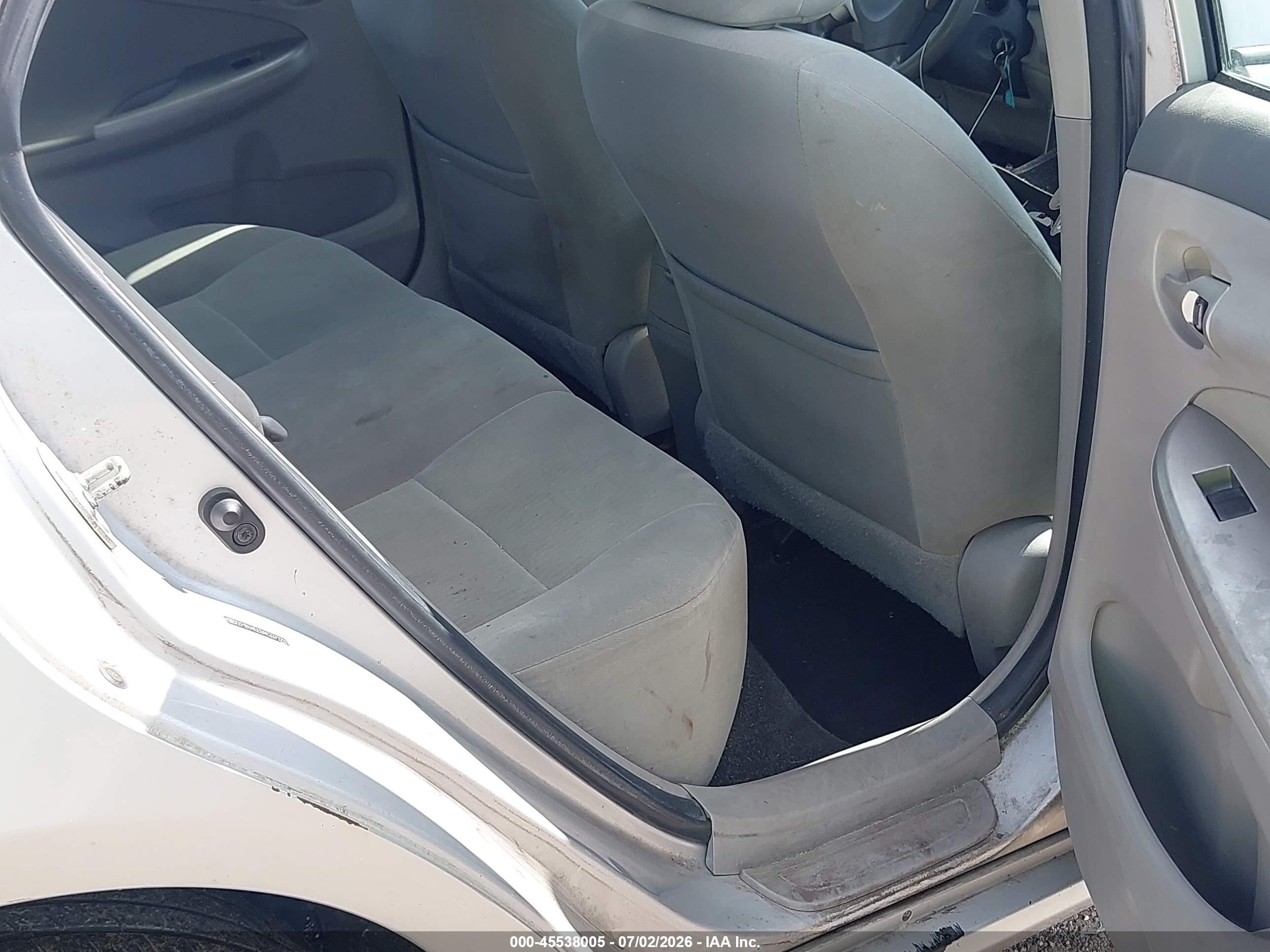 2010 Toyota Corolla Le Silver vin: 2T1BU4EE9AC337279