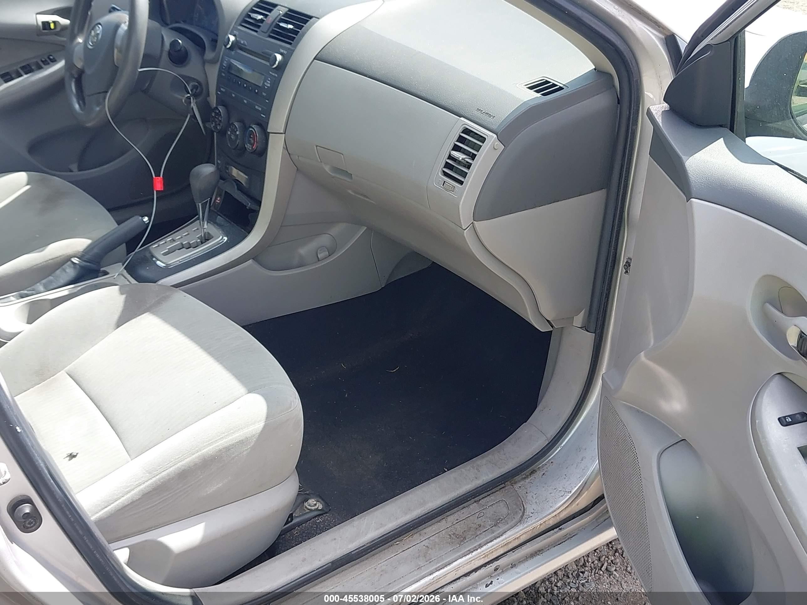 2010 Toyota Corolla Le Silver vin: 2T1BU4EE9AC337279