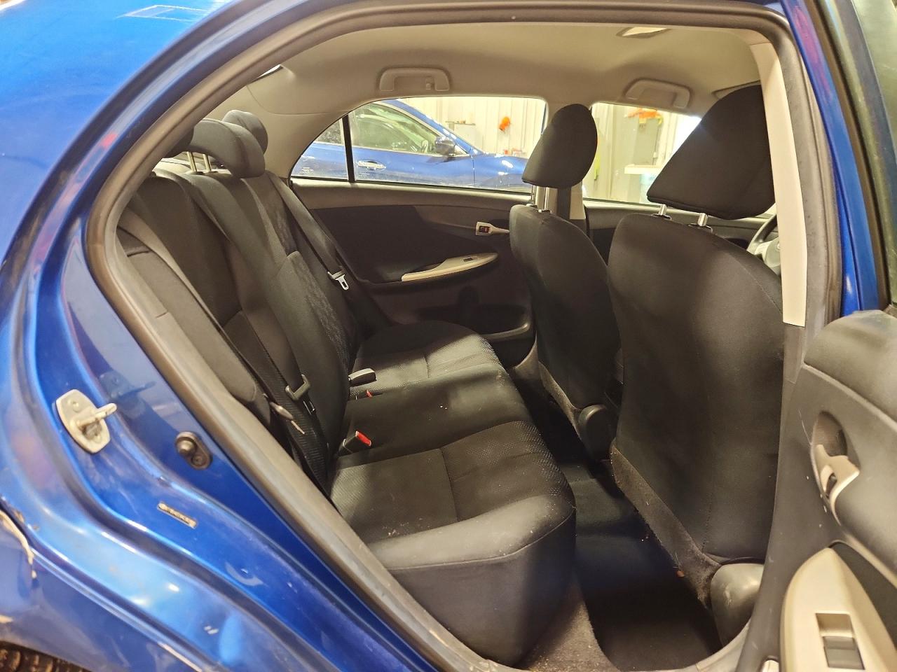 2010 Toyota Corolla S Синий vin: 2T1BU4EE9AC362800