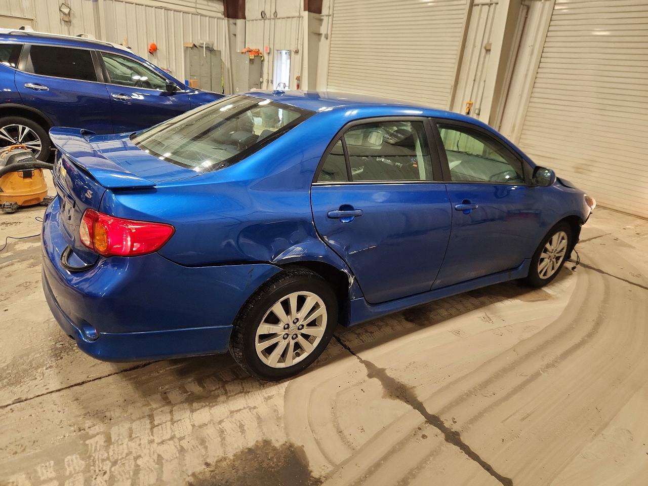 2010 Toyota Corolla S Синий vin: 2T1BU4EE9AC362800