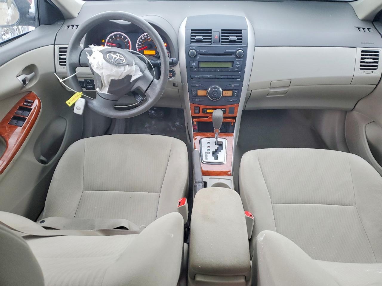 2010 Toyota Corolla Base Tan vin: 2T1BU4EE9AC402860