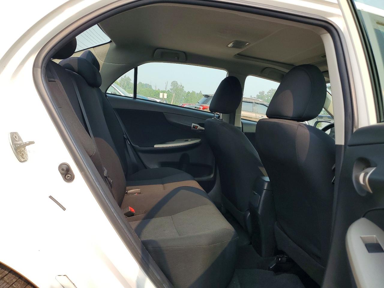 2010 Toyota Corolla S White vin: 2T1BU4EE9AC448317