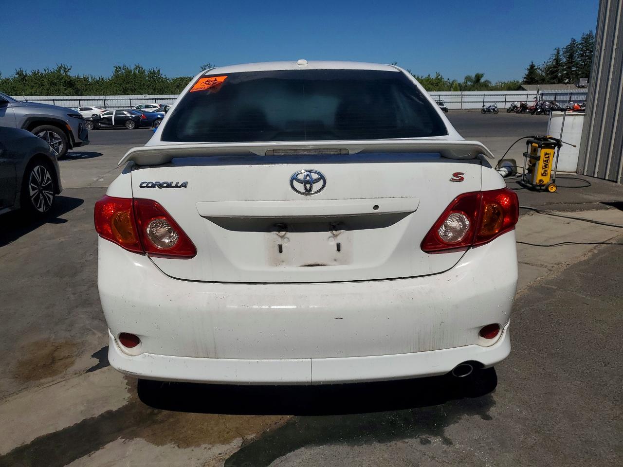 2010 Toyota Corolla S White vin: 2T1BU4EE9AC460080