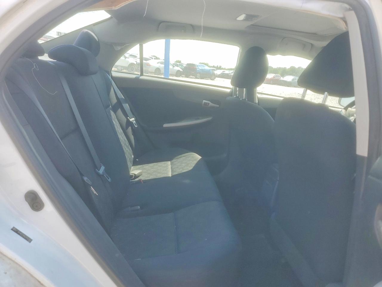 2010 Toyota Corolla Base White vin: 2T1BU4EE9AC474268