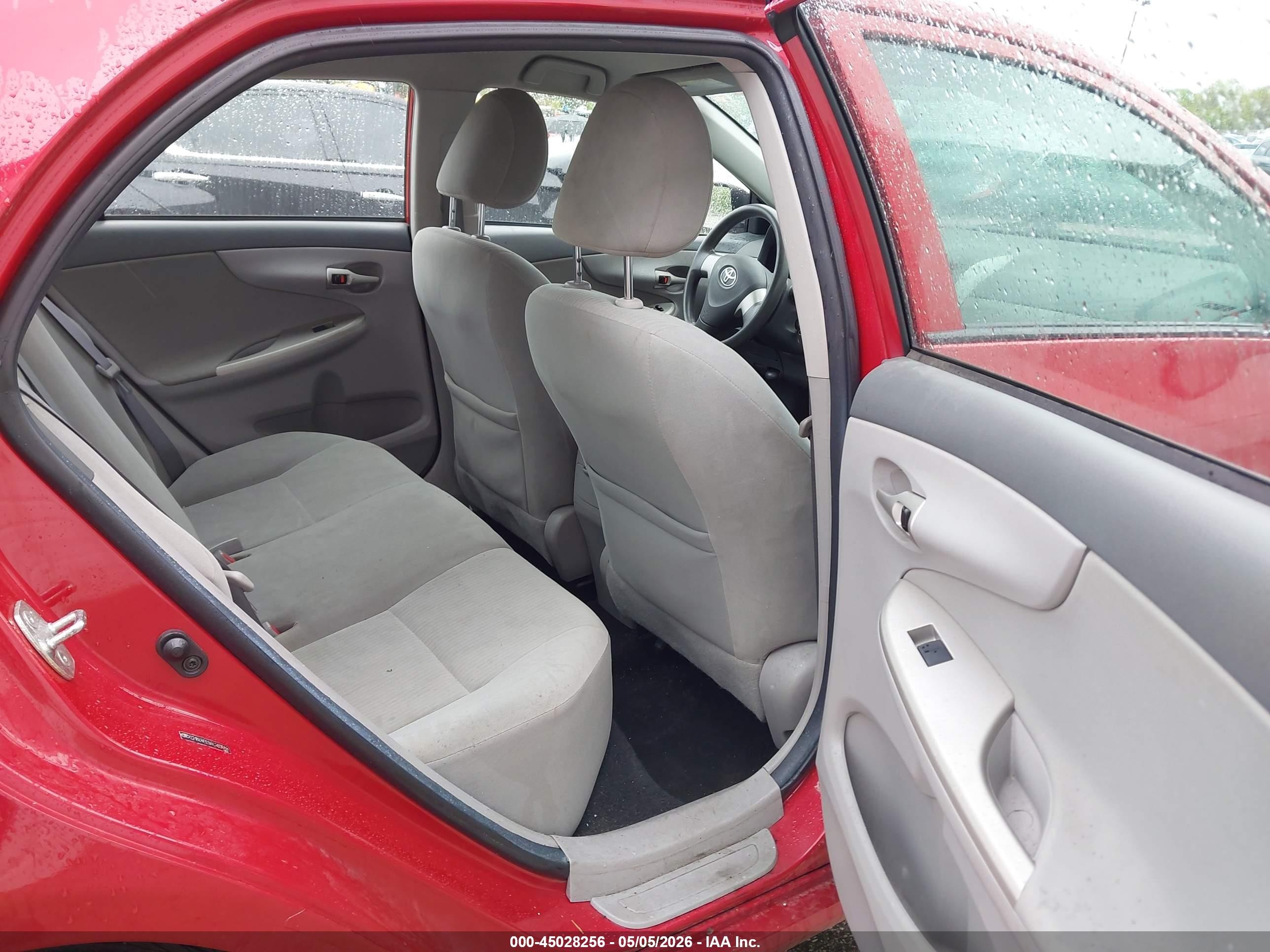 2010 Toyota Corolla Le Red vin: 2T1BU4EE9AC503848