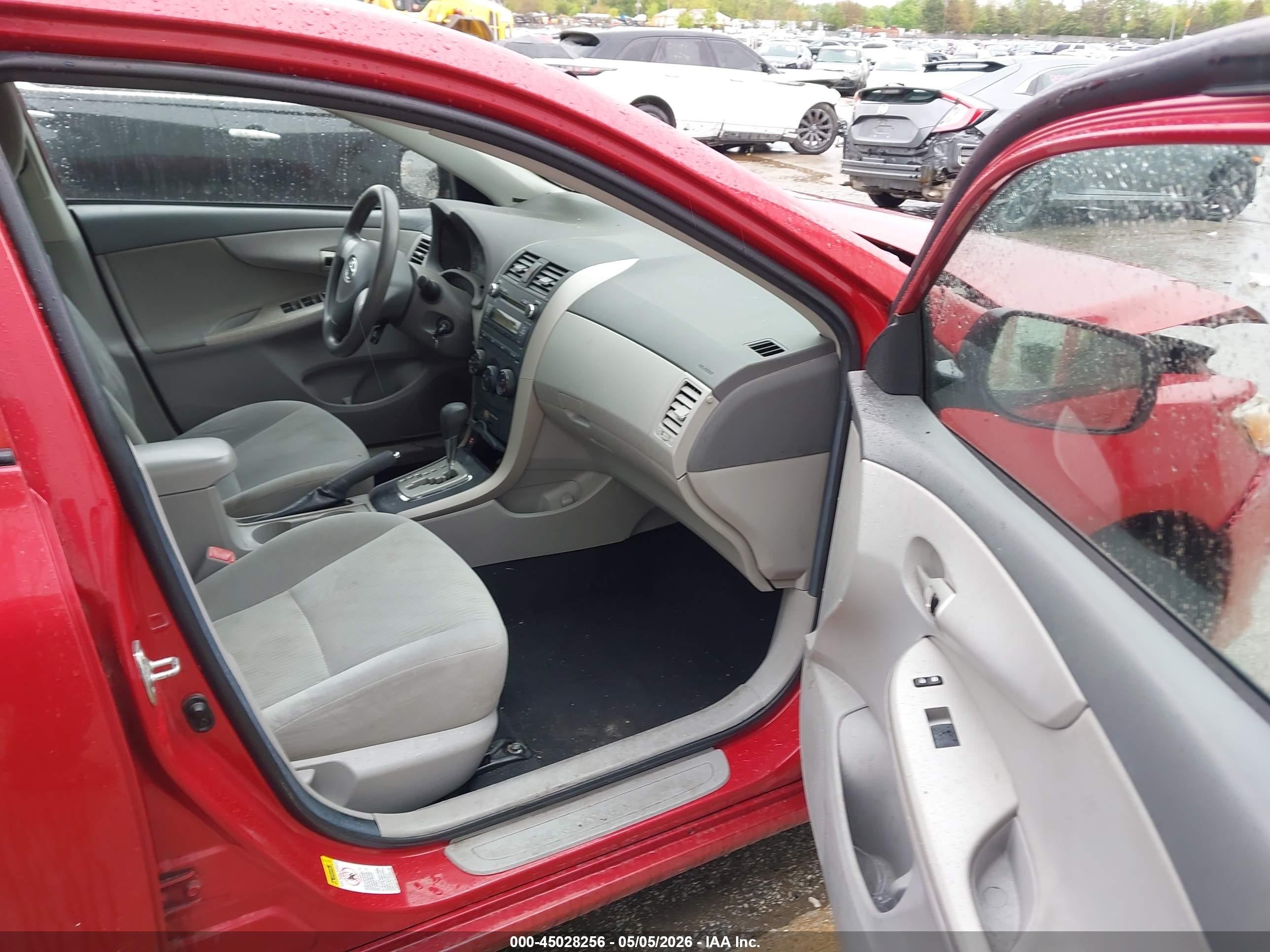 2010 Toyota Corolla Le Red vin: 2T1BU4EE9AC503848