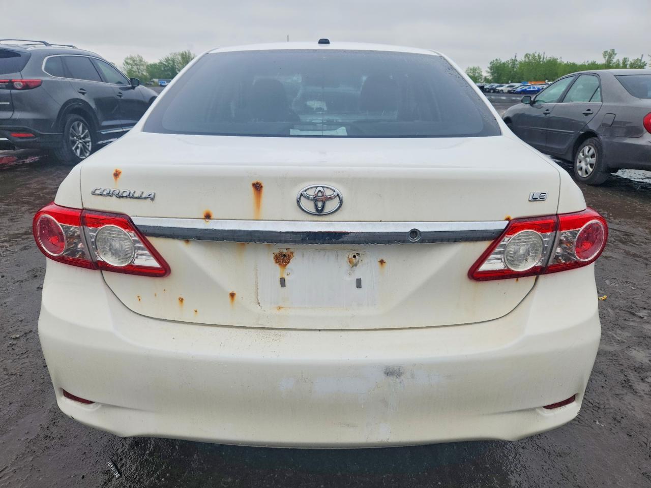 2011 Toyota Corolla Base White vin: 2T1BU4EE9BC577238