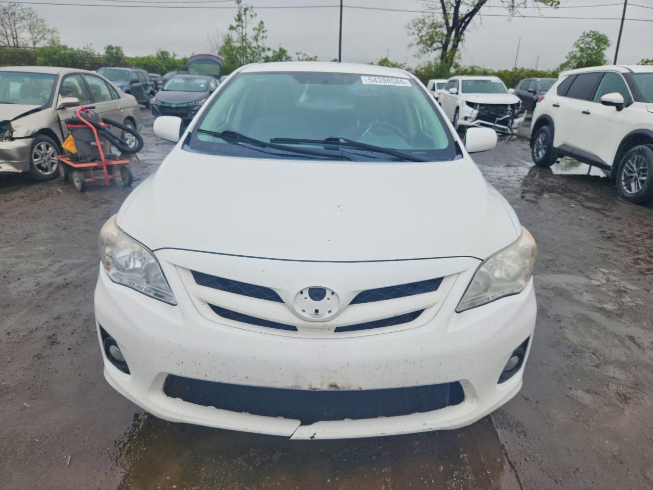2011 Toyota Corolla Base White vin: 2T1BU4EE9BC577238
