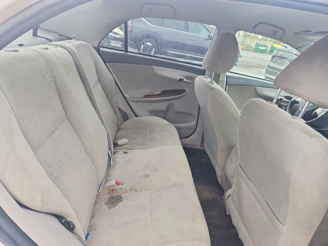 2011 Toyota Corolla Base White vin: 2T1BU4EE9BC577238