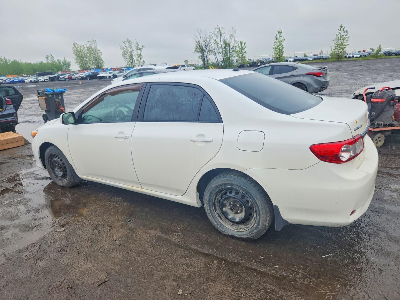 2011 Toyota Corolla Base White vin: 2T1BU4EE9BC577238
