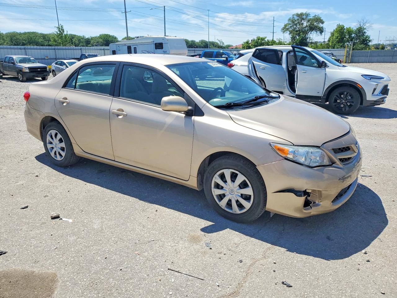 2011 Toyota Corolla Le Gold vin: 2T1BU4EE9BC589082