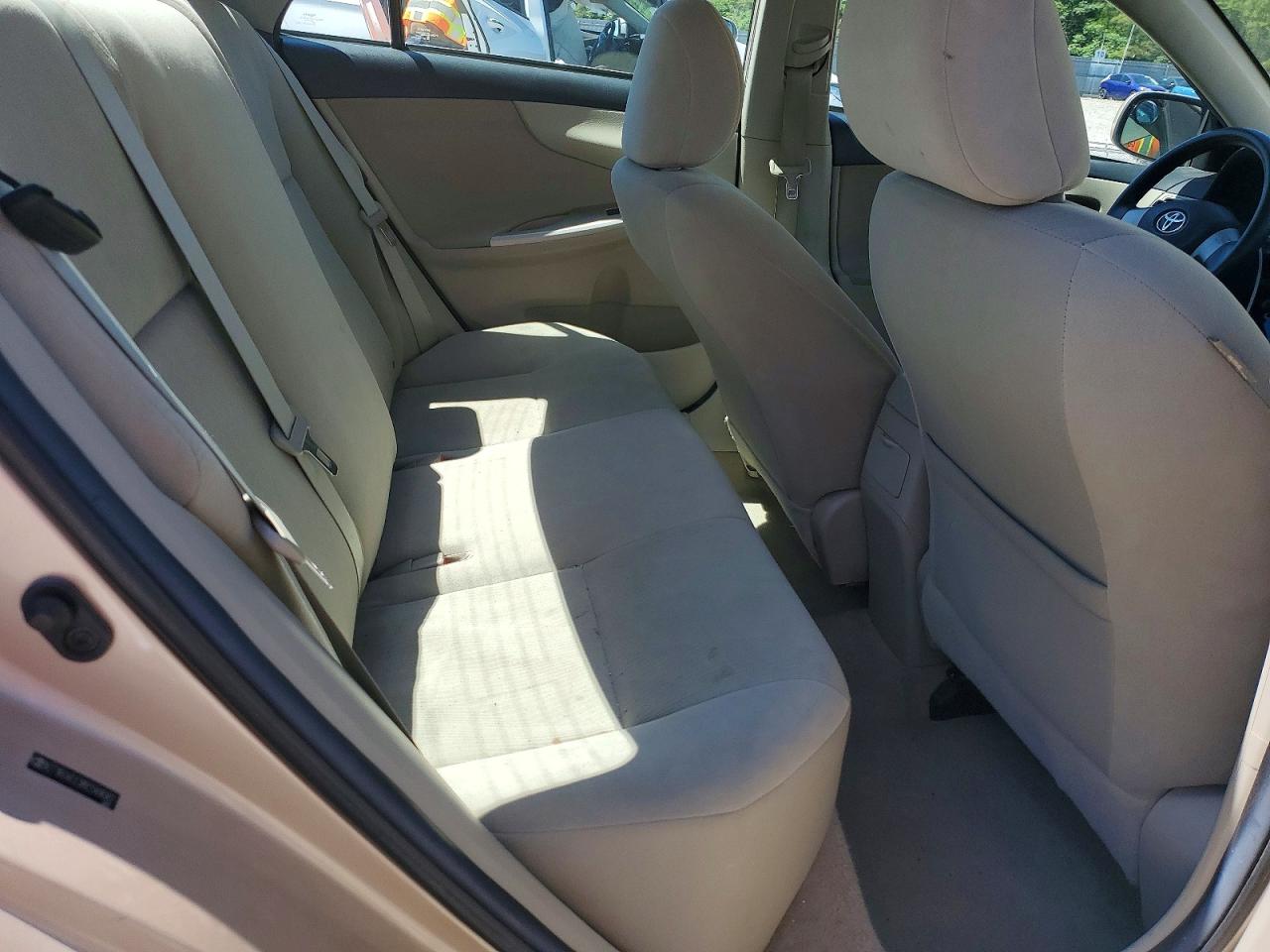 2011 Toyota Corolla Le Gold vin: 2T1BU4EE9BC589082