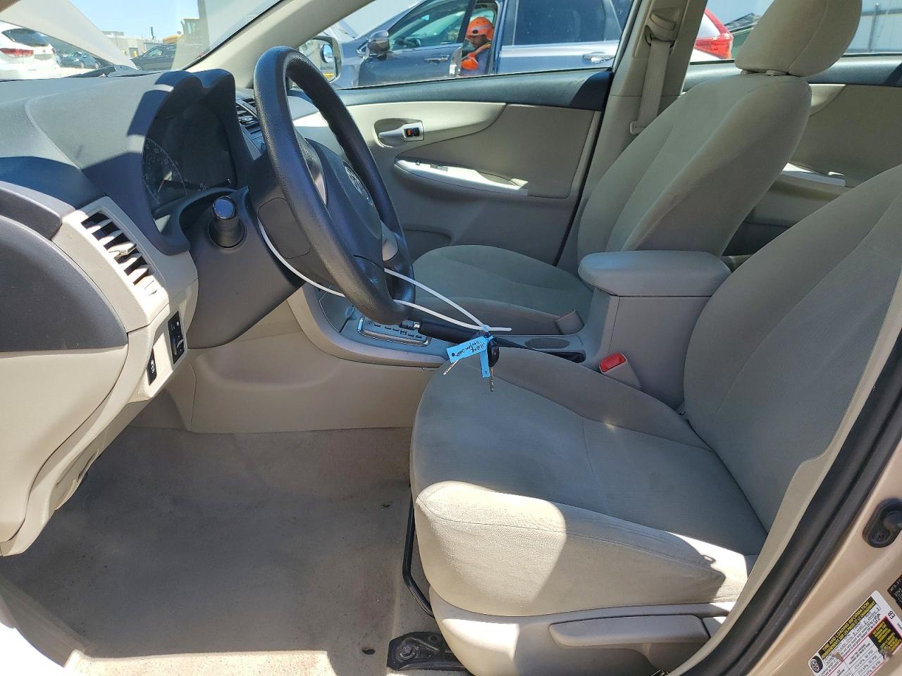 2011 Toyota Corolla Le Gold vin: 2T1BU4EE9BC589082
