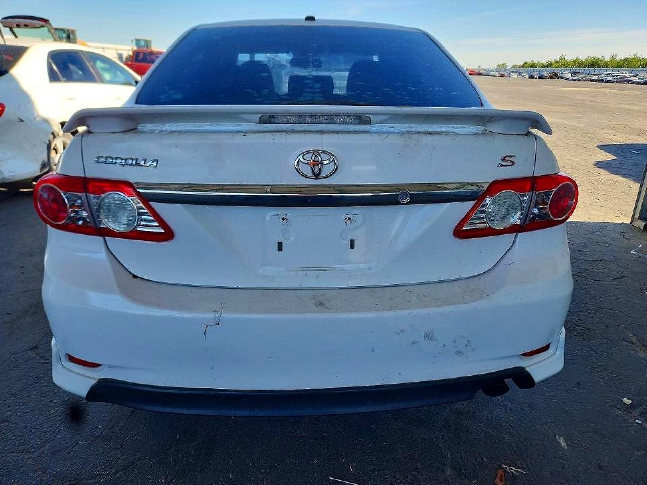 2011 Toyota Corolla S White vin: 2T1BU4EE9BC606785