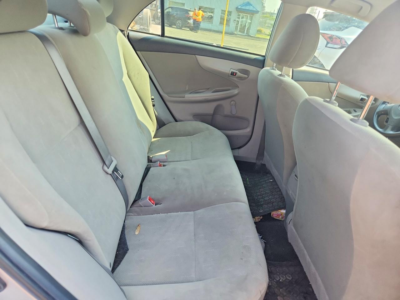 2011 Toyota Corolla Base Silver vin: 2T1BU4EE9BC628110