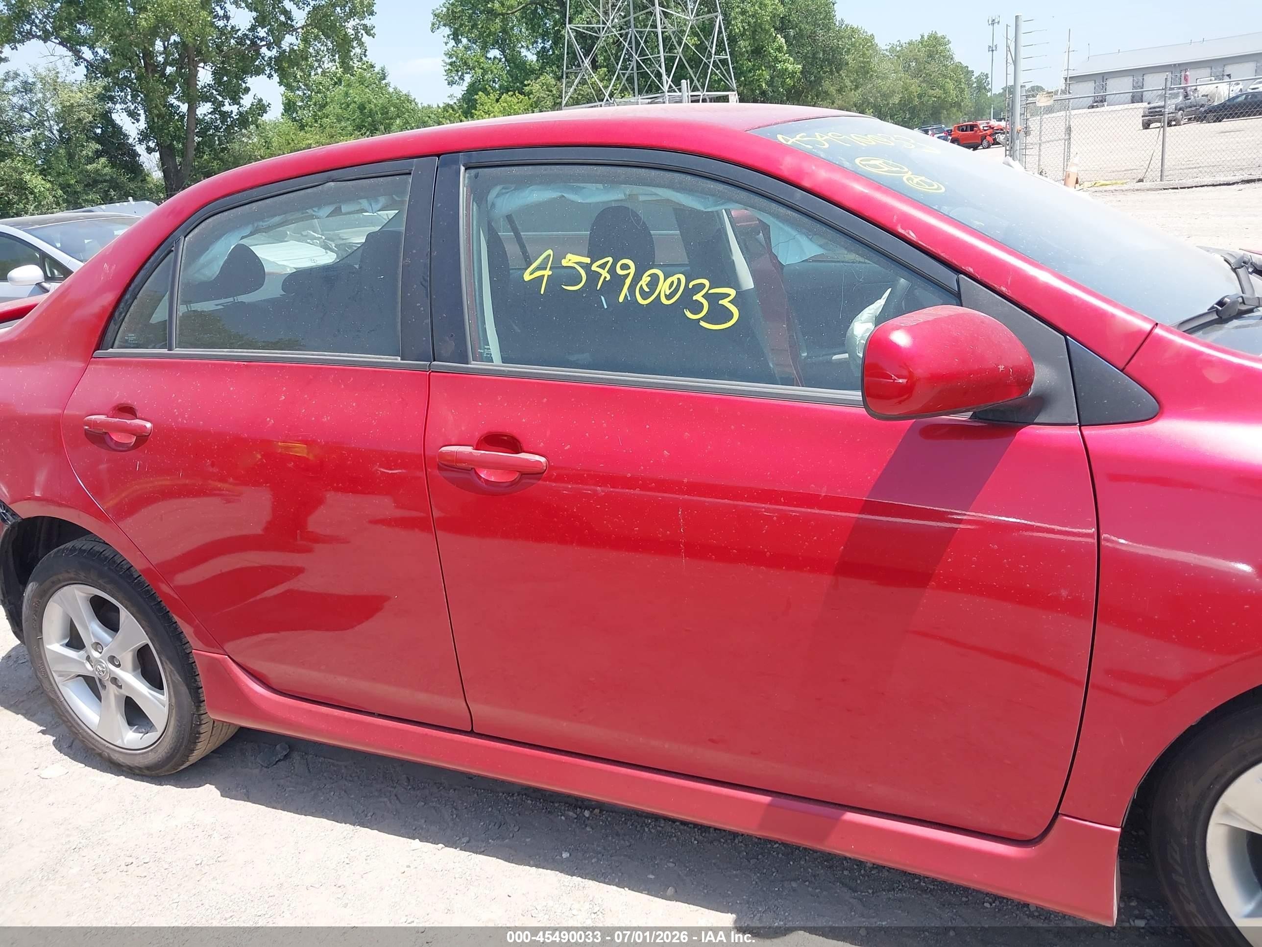 2011 Toyota Corolla S Красный vin: 2T1BU4EE9BC649278