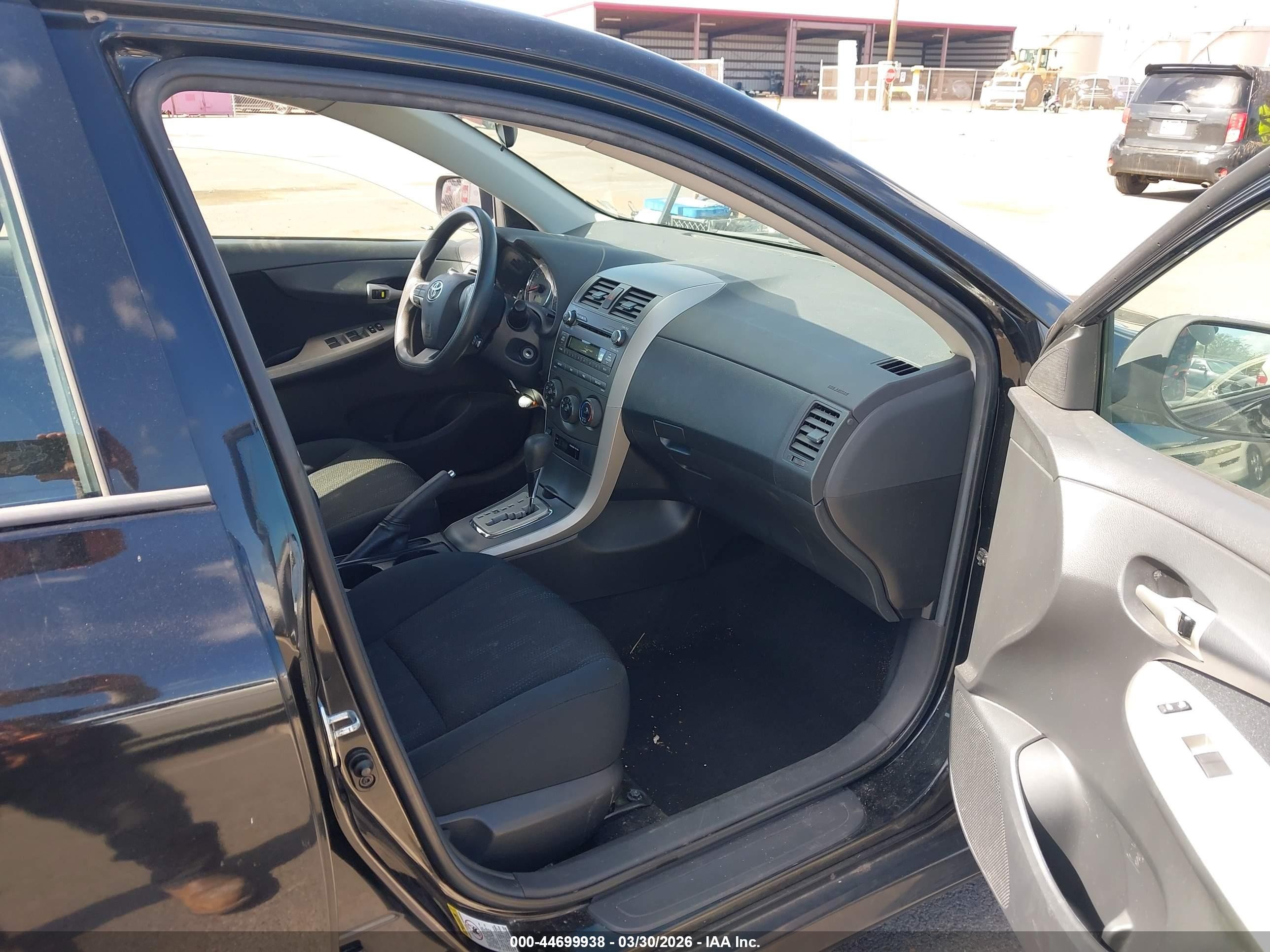 2011 Toyota Corolla S Черный vin: 2T1BU4EE9BC651712