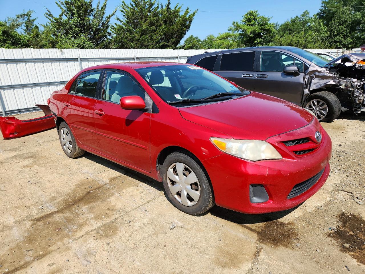2011 Toyota Corolla Le Red vin: 2T1BU4EE9BC683771