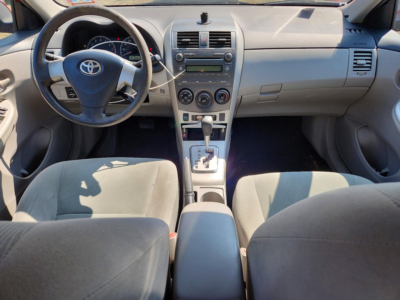 2011 Toyota Corolla Le Red vin: 2T1BU4EE9BC683771