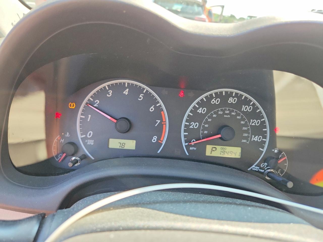 2011 Toyota Corolla Le Red vin: 2T1BU4EE9BC683771