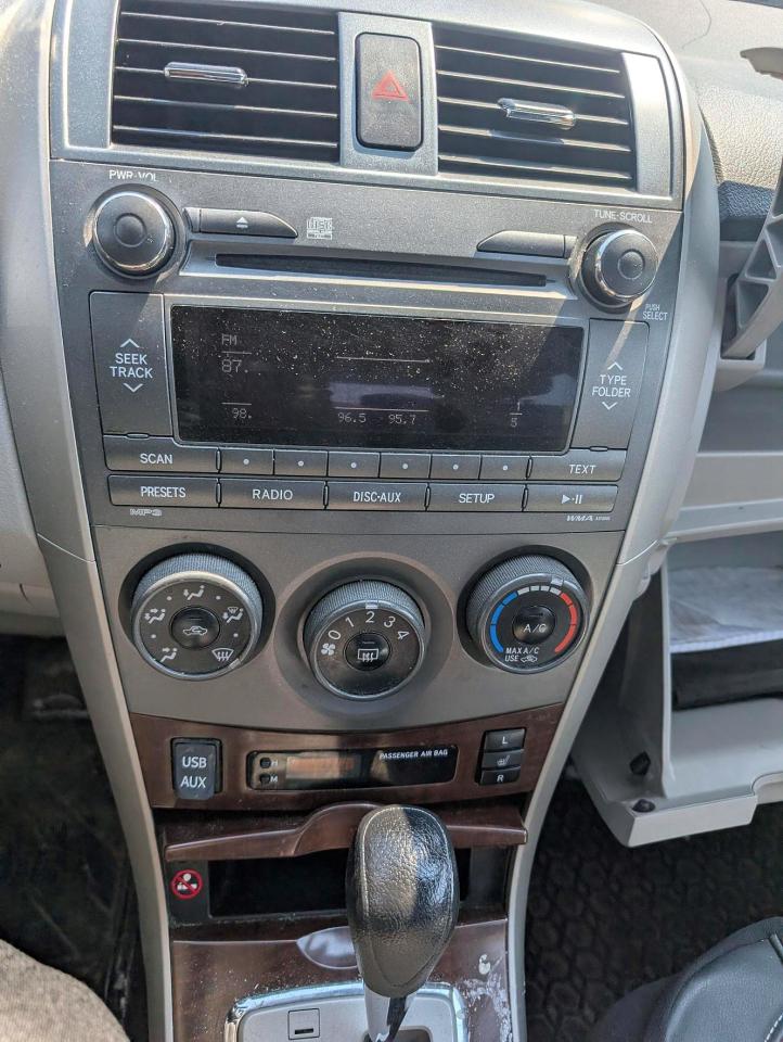 2011 Toyota Corolla Base White vin: 2T1BU4EE9BC714582