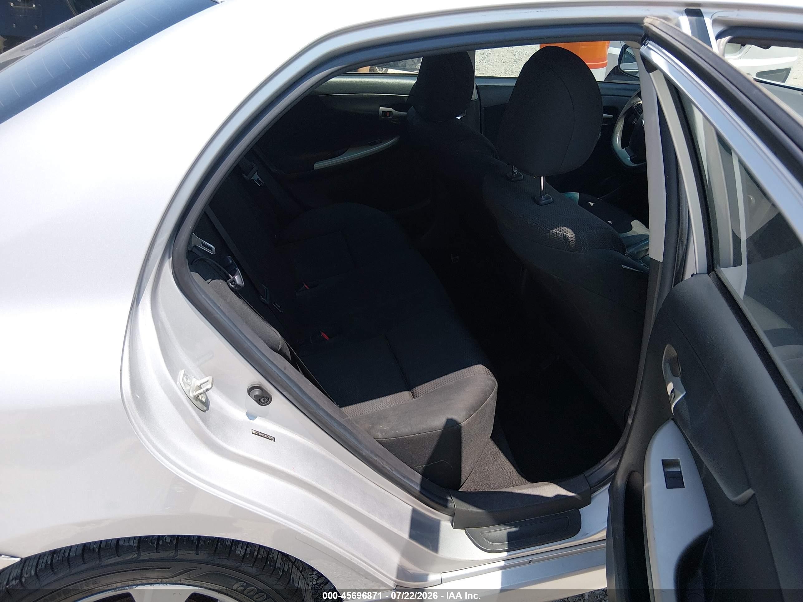 2011 Toyota Corolla S Silver vin: 2T1BU4EE9BC723170
