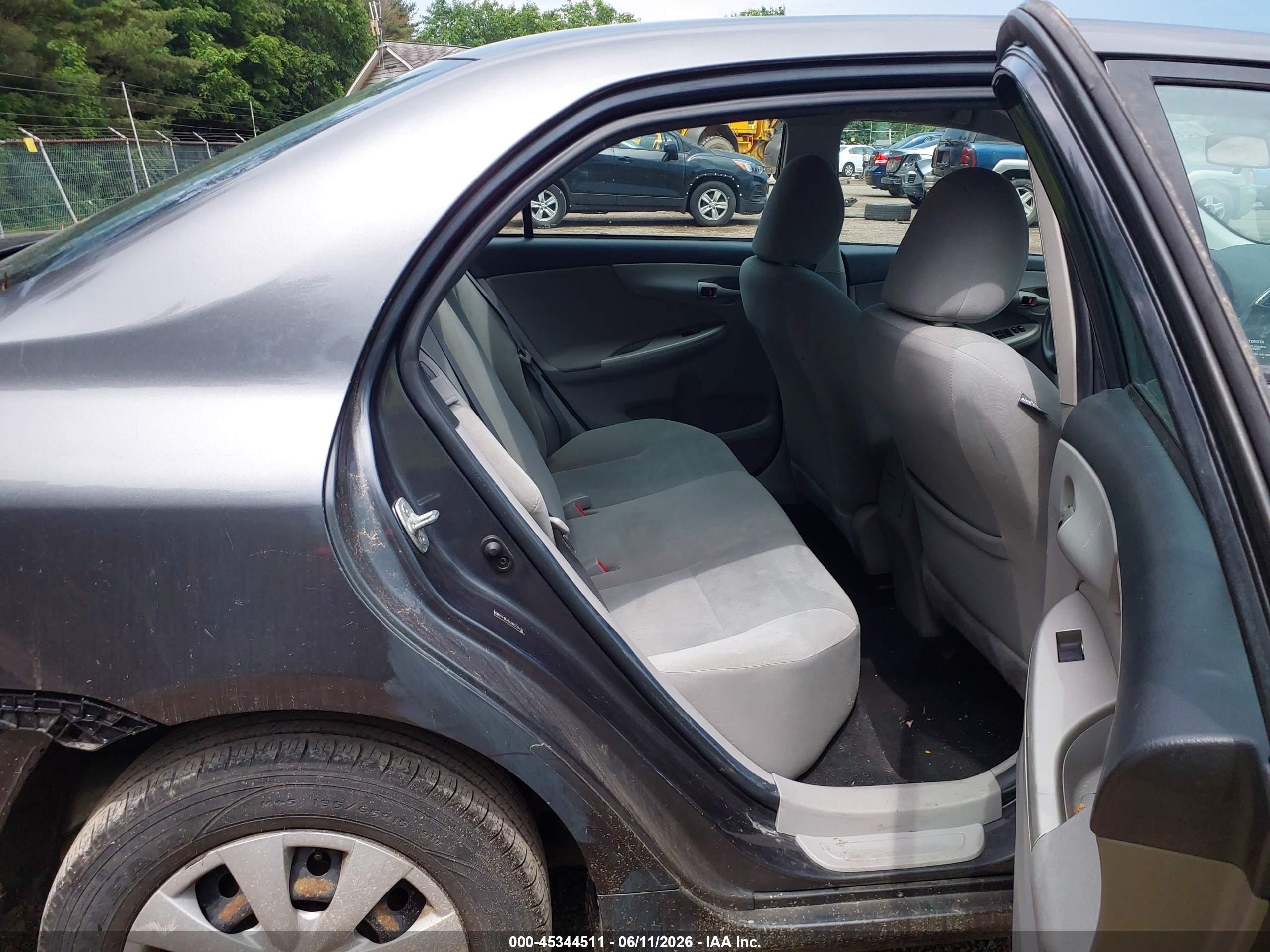 2011 Toyota Corolla Le Gray vin: 2T1BU4EE9BC727414