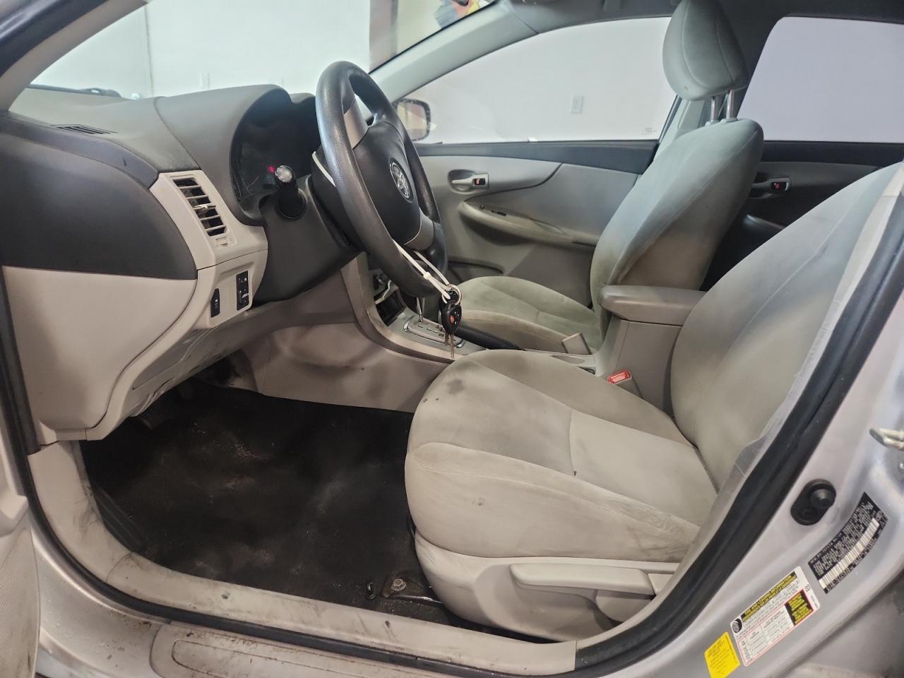2011 Toyota Corolla Le Silver vin: 2T1BU4EE9BC752295