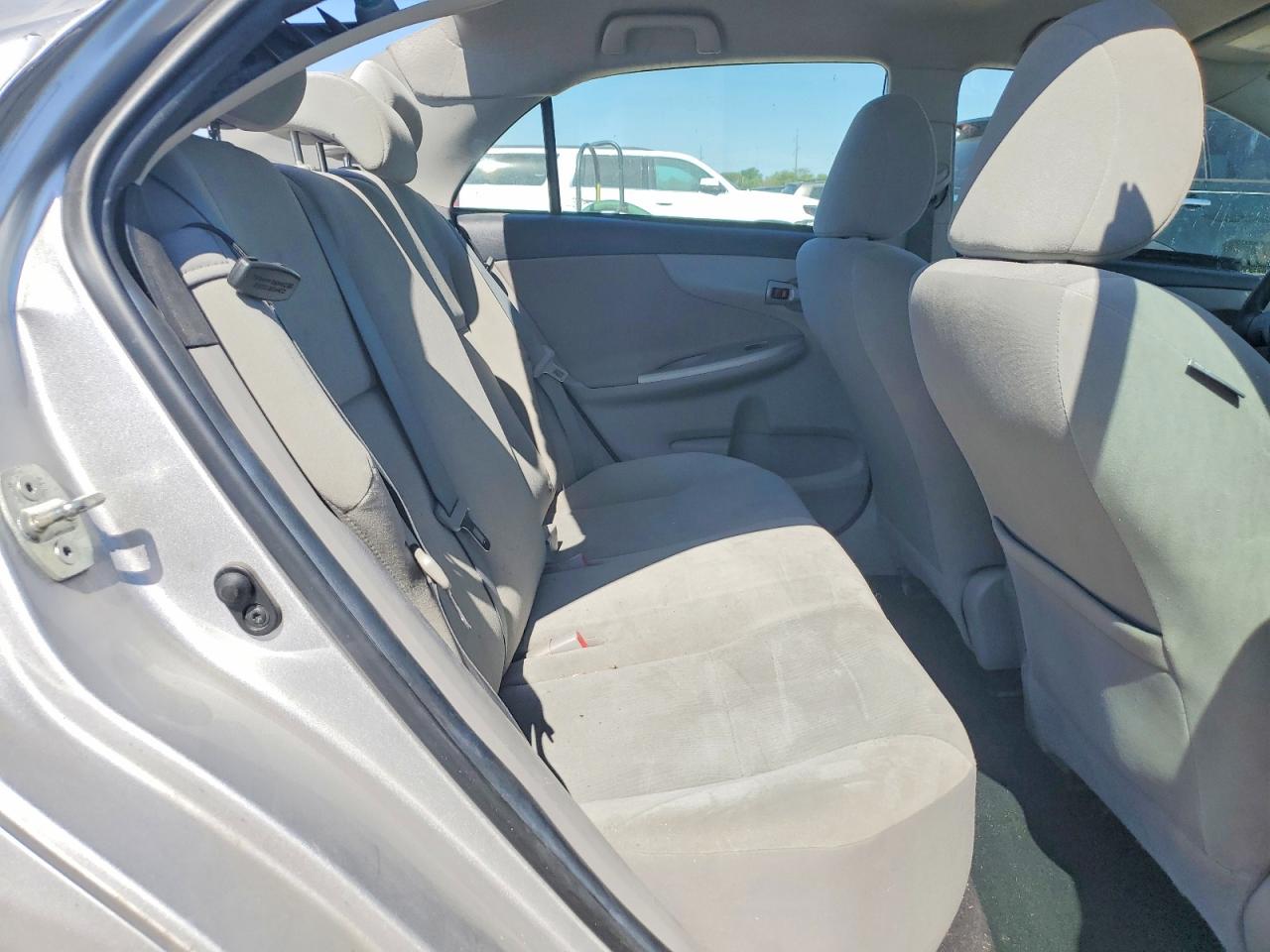 2012 Toyota Corolla Le Silver vin: 2T1BU4EE9CC874060