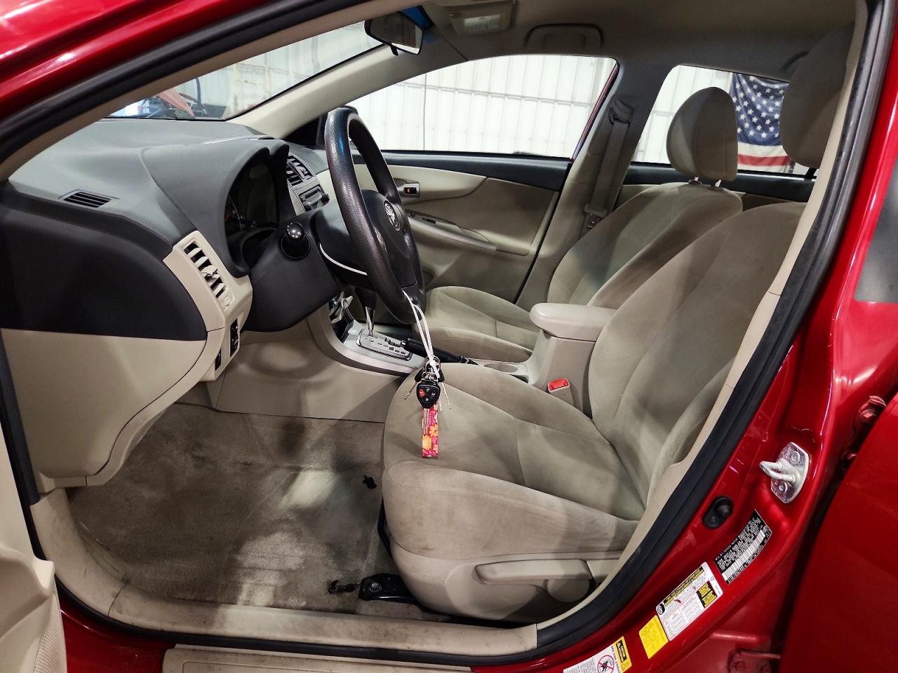2012 Toyota Corolla Le Red vin: 2T1BU4EE9CC875435