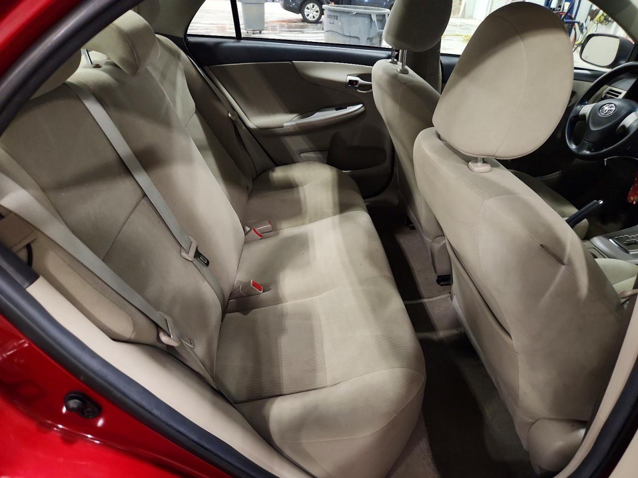 2012 Toyota Corolla Le Red vin: 2T1BU4EE9CC875435